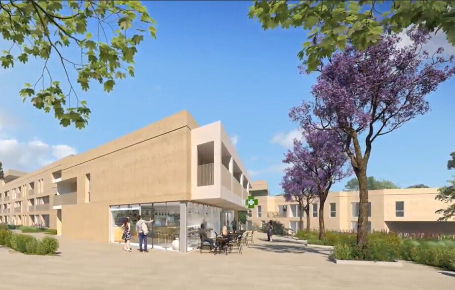 Retail in Hyères to rent - Building Photo - Image 1 of 4