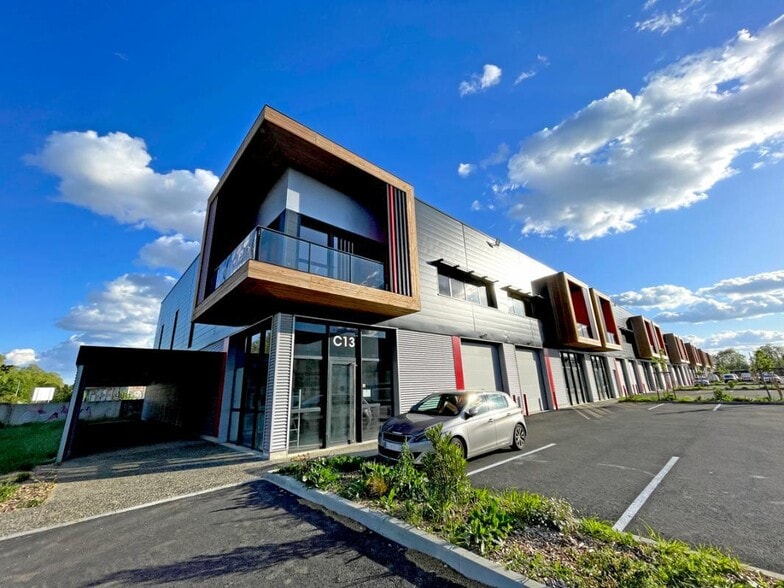 25 Rue Des Usines, Fenouillet to rent - Building Photo - Image 1 of 20