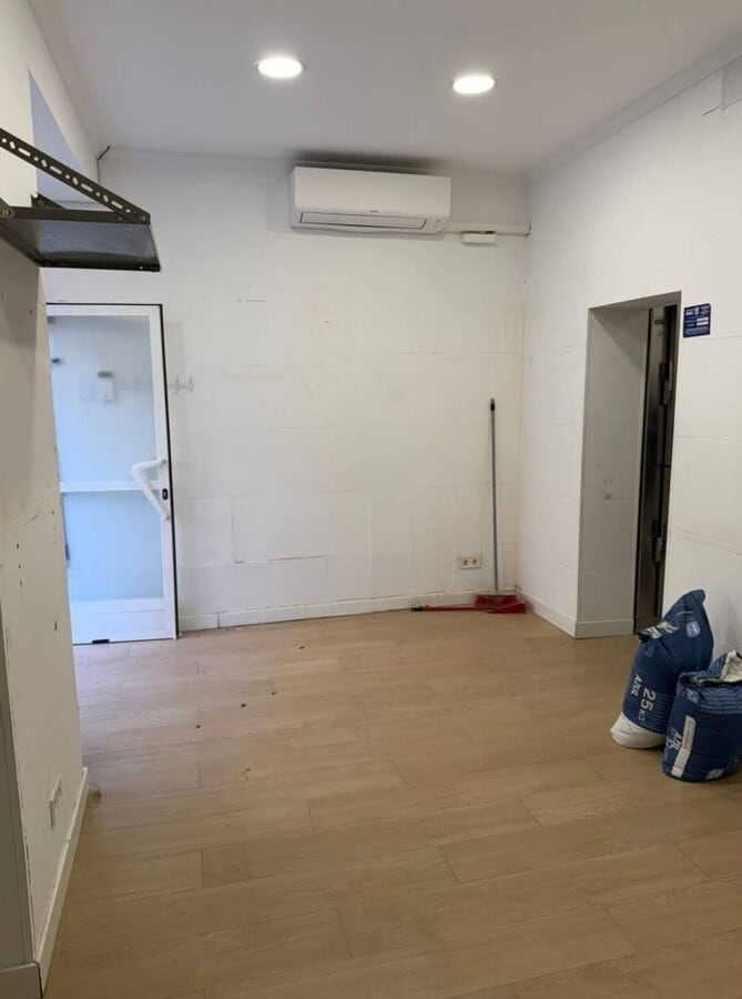 Madrid, MAD 28014 - Unit 2 -  - Interior Photo - Image 2 of 2
