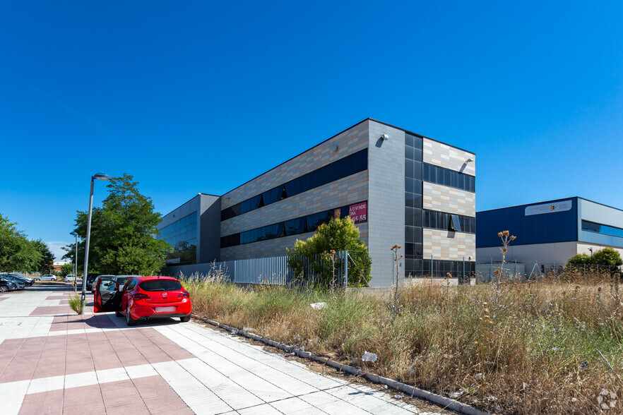 Avenida Vía Láctea, 1, San Fernando De Henares, Madrid for sale - Building Photo - Image 3 of 3