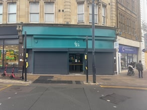 2 The Parade, Northampton to rent Building Photo- Image 1 of 1