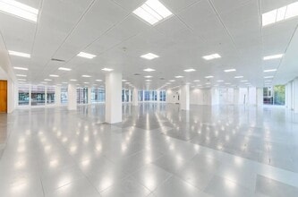 10 Chiswell St, London to rent Interior Photo- Image 2 of 2