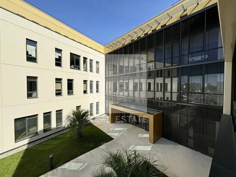 Office in Genas to rent - Building Photo - Image 1 of 13