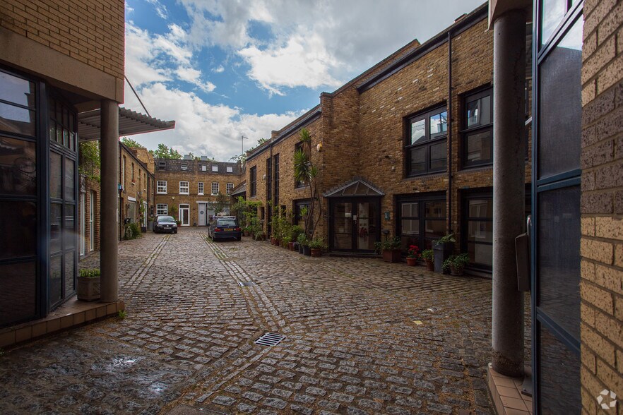 37 Westminster Bridge Rd, London to rent - Building Photo - Image 3 of 4