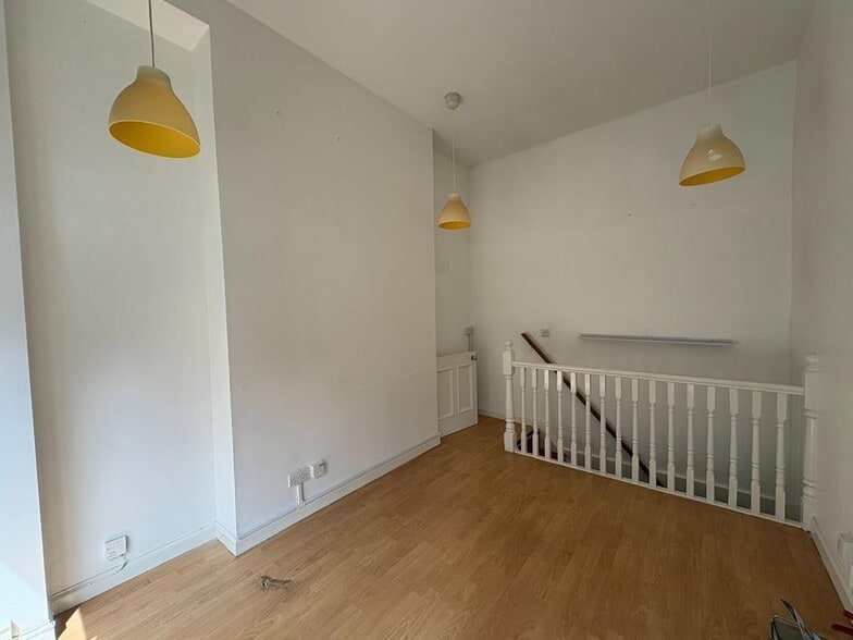 1-3 Dalgety Av, Edinburgh to rent - Building Photo - Image 2 of 16