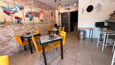Retail in Madrid, Madrid to rent Interior Photo- Image 2 of 11