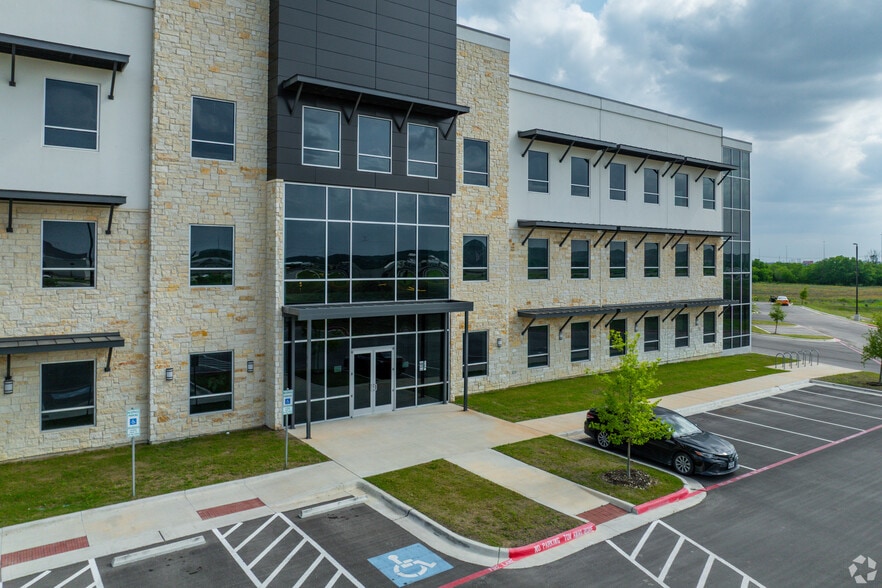 220 Opportunity Blvd, San Marcos, TX to rent - Building Photo - Image 3 of 13