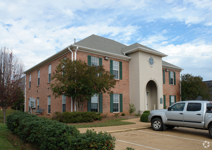 137 Executive Dr, Madison, MS for rent - Primary Photo - Image 1 of 7