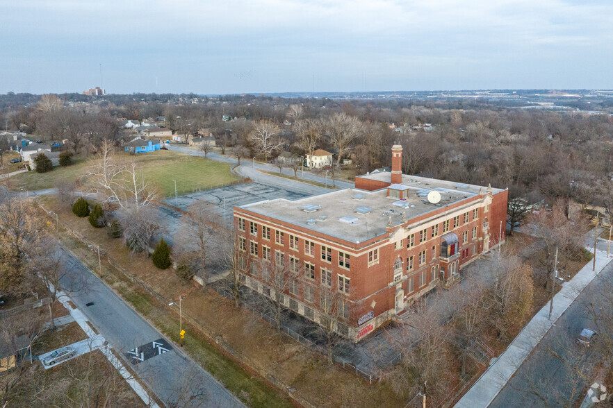 4210 E 45th St, Kansas City, MO for sale - Aerial - Image 2 of 4