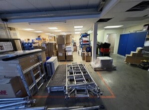 25 Ensign Way, Southampton to rent Interior Photo- Image 1 of 5