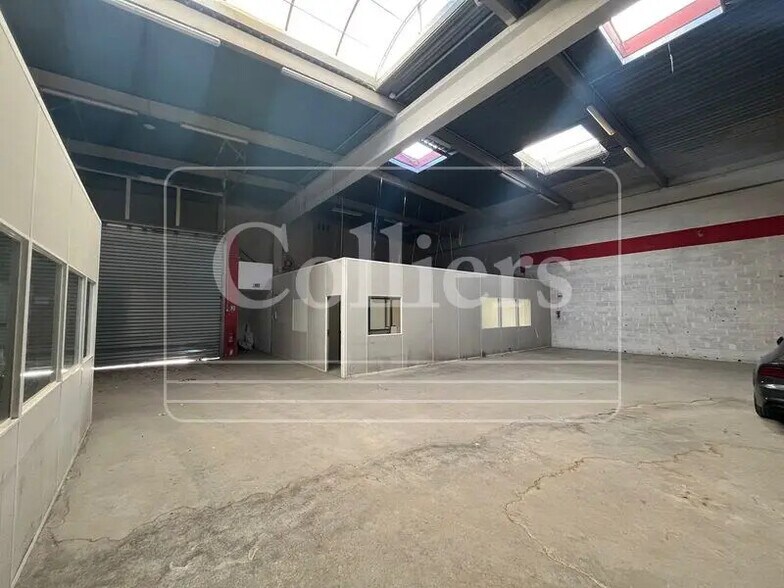 Office in Vitrolles to rent - Building Photo - Image 1 of 10