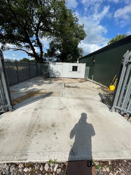 Middle Ln, Birmingham for sale - Primary Photo - Image 1 of 1