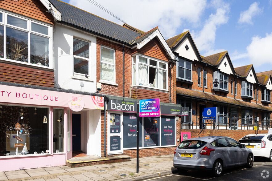 19 Chatsworth Rd, Worthing to rent - Building Photo - Image 2 of 3