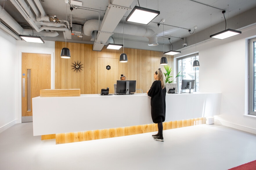60 Cannon St, London to rent - Interior Photo - Image 2 of 10
