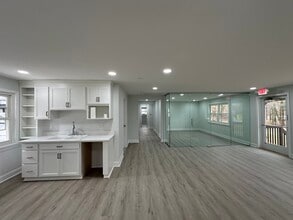 679 Oakridge Farm Hwy, Mooresville, NC to rent Interior Photo- Image 2 of 7