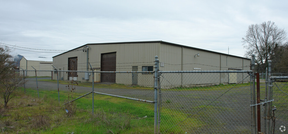 1811 Austin Rd, Roseburg, OR for rent - Building Photo - Image 2 of 11