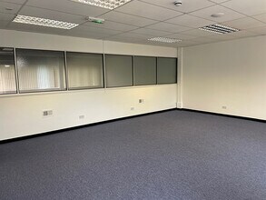 Madeley Rd, Redditch for rent Building Photo- Image 2 of 3