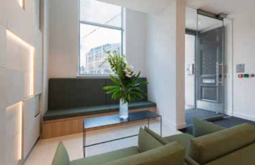 149 Hammersmith Rd, London to rent - Interior Photo - Image 3 of 6