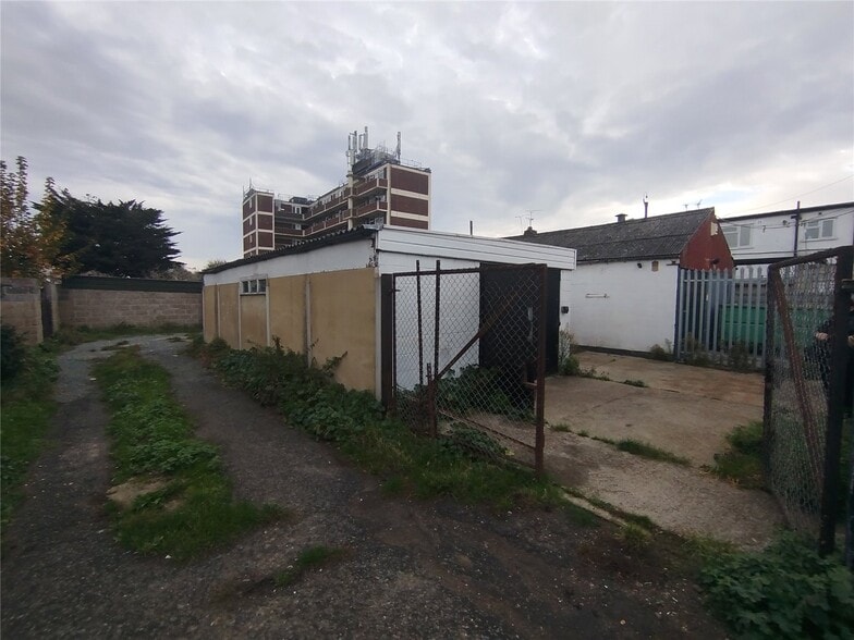 95A Prince Av, Southend On Sea to rent - Building Photo - Image 2 of 4