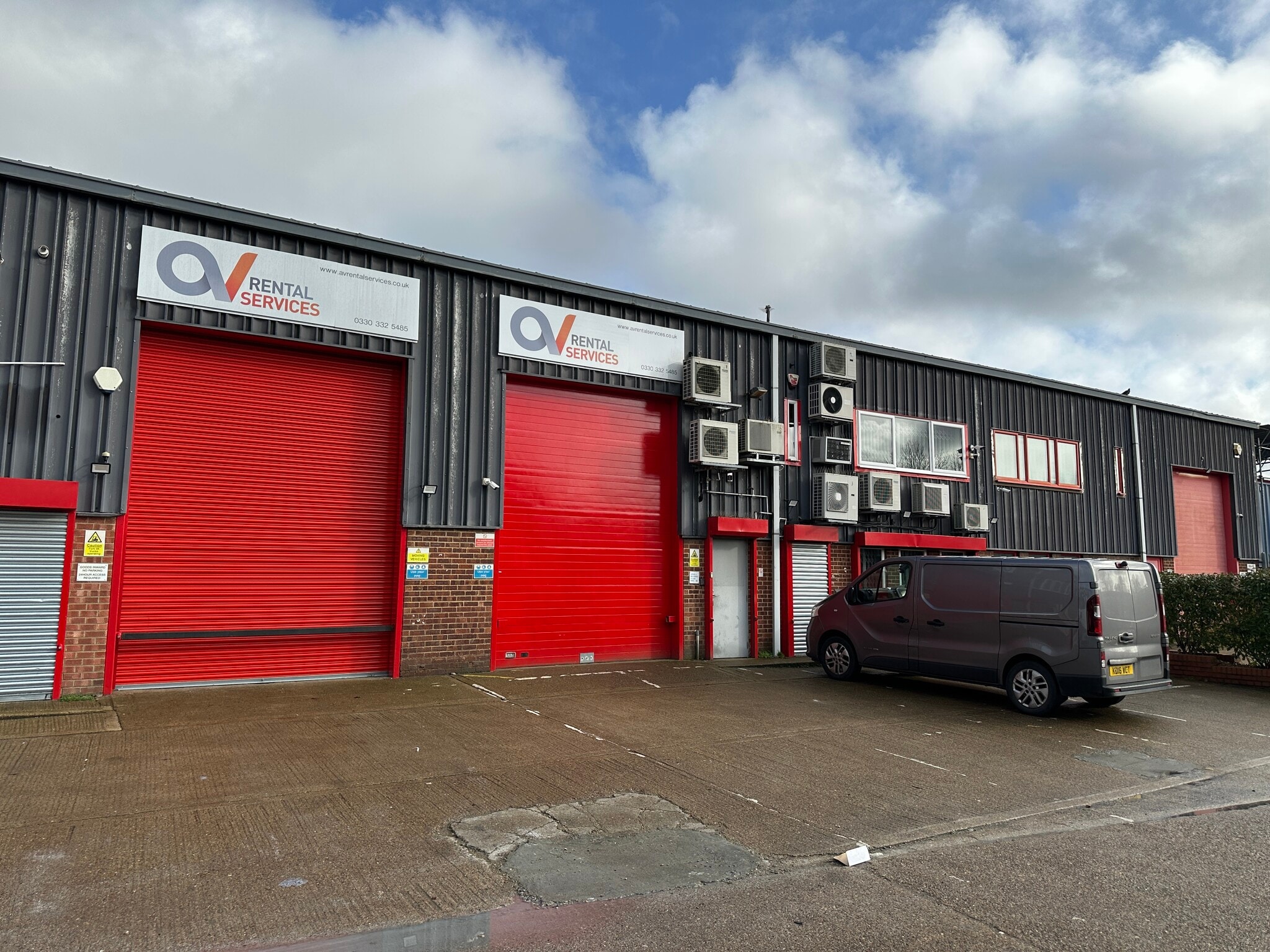 Packet Boat Ln, Uxbridge to rent Primary Photo- Image 1 of 4