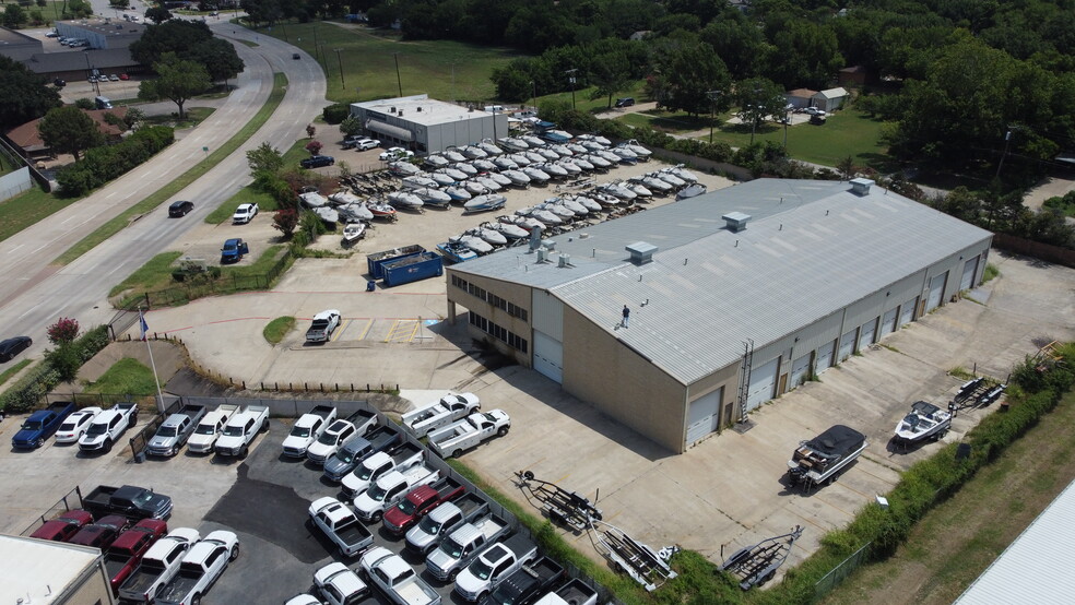 1916 Old Denton Rd, Carrollton, TX for rent - Building Photo - Image 3 of 4