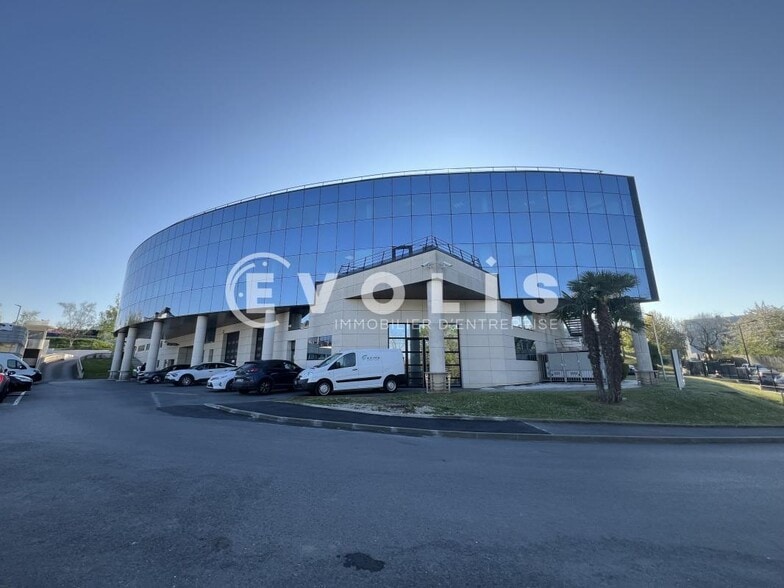 Office in Bry-sur-Marne to rent - Building Photo - Image 1 of 22