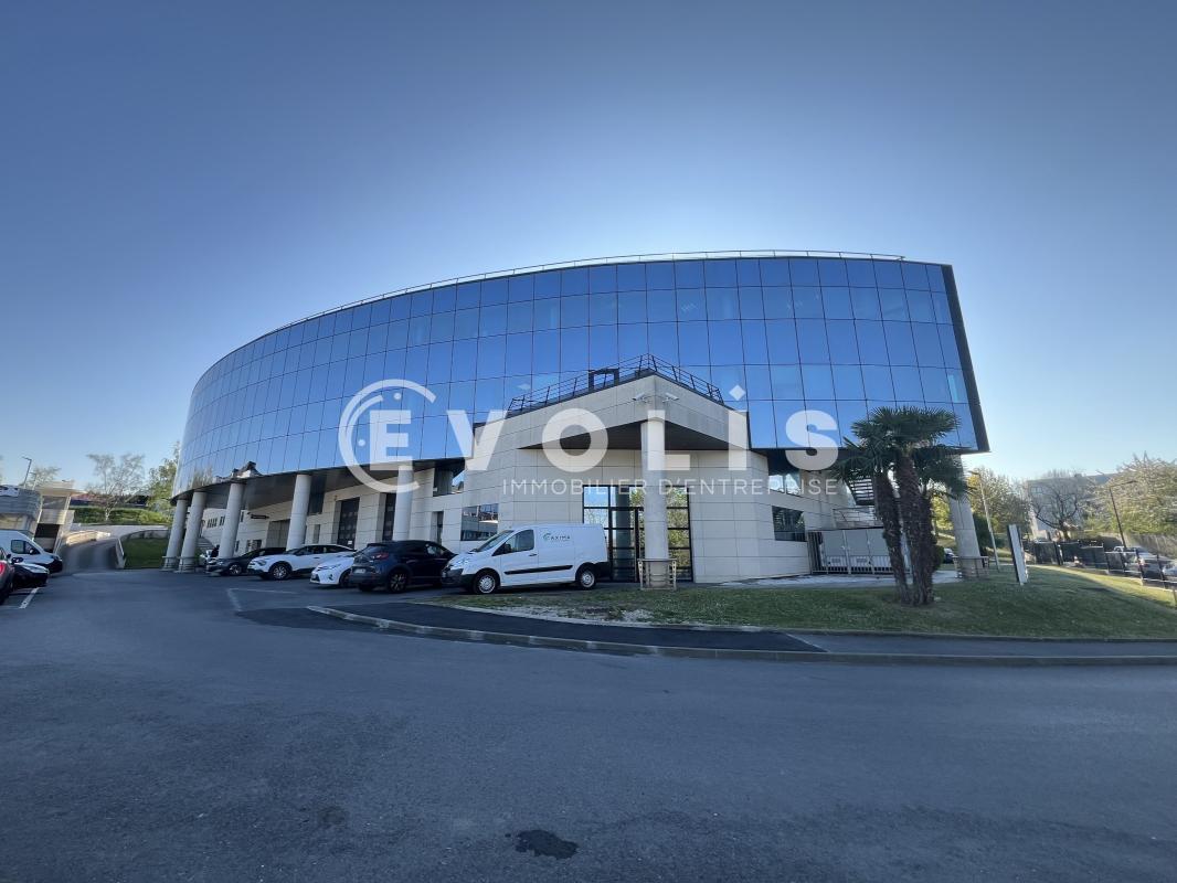 Office in Bry-sur-Marne to rent Building Photo- Image 1 of 23