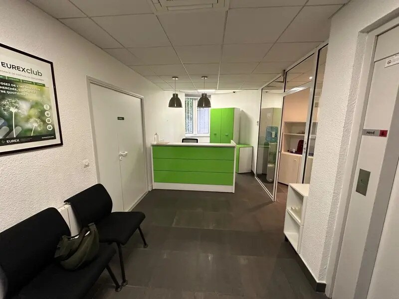 Office in Vénissieux to rent Interior Photo- Image 1 of 6