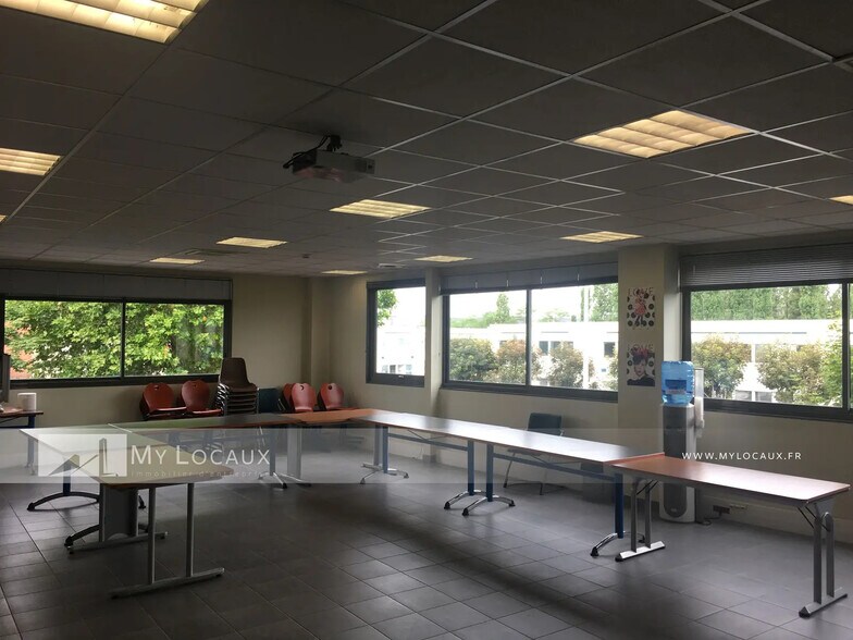 Industrial in Gennevilliers to rent - Interior Photo - Image 3 of 5