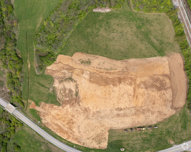 975 Rolling Hills Ln, Winchester, KY for rent - Aerial - Image 3 of 4