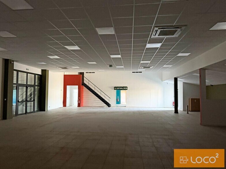 1 Rue De Bourgogne, Plaisance-du-Touch to rent - Building Photo - Image 3 of 8