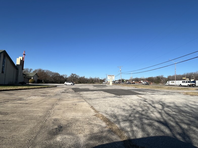 5025 Jacksboro Hwy, Fort Worth, TX for sale - Building Photo - Image 3 of 8