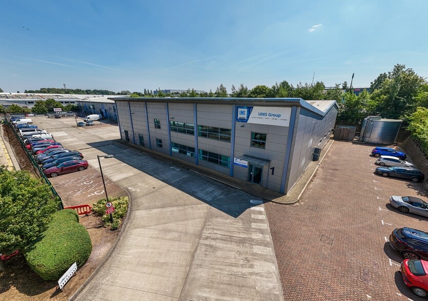 35 Summerhouse Rd, Northampton to rent - Building Photo - Image 2 of 2