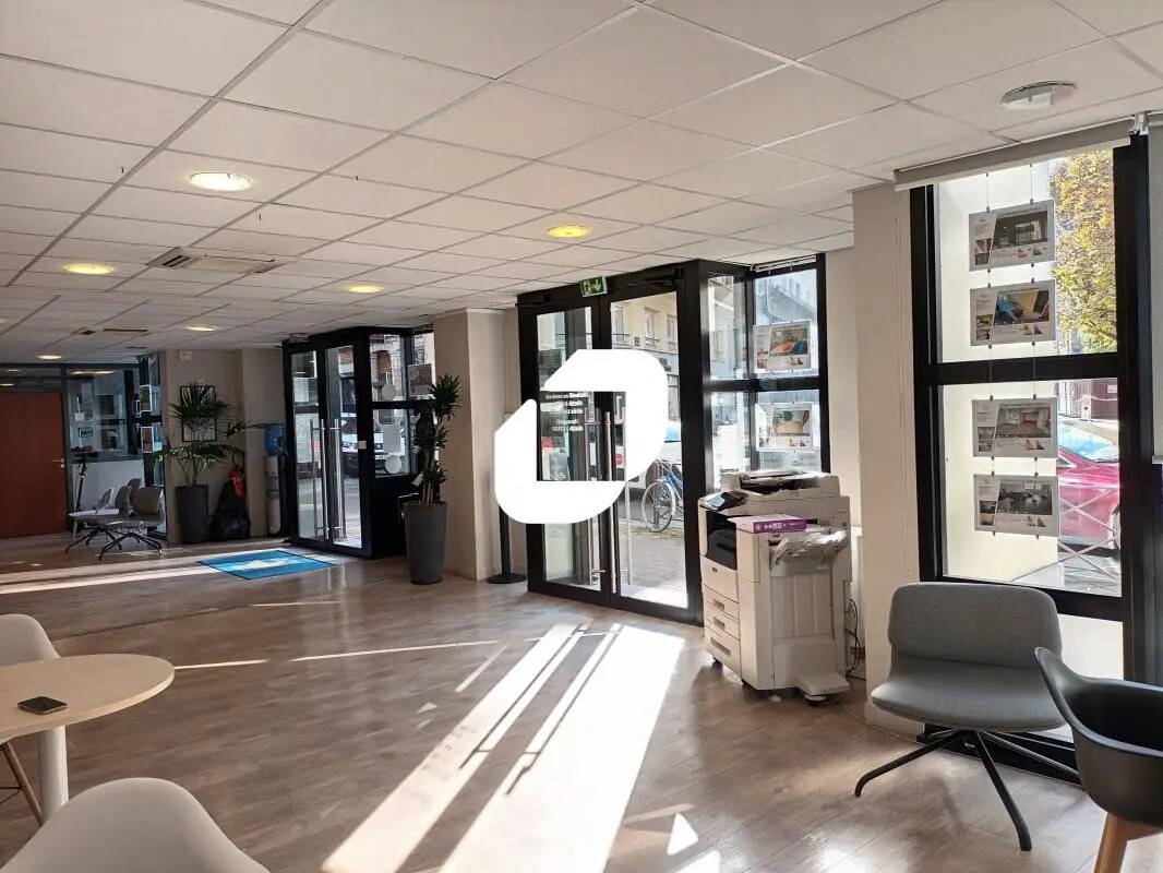 Office in Lille to rent Lobby- Image 1 of 9