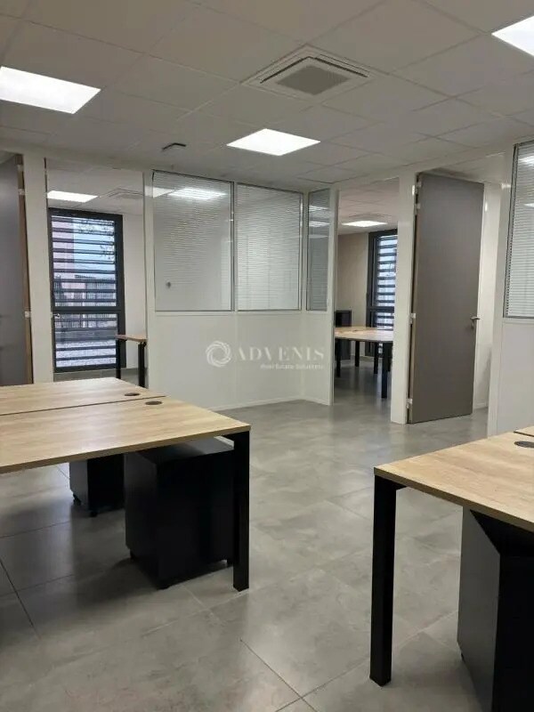 Location Bureaux 60 m² - Photo 1