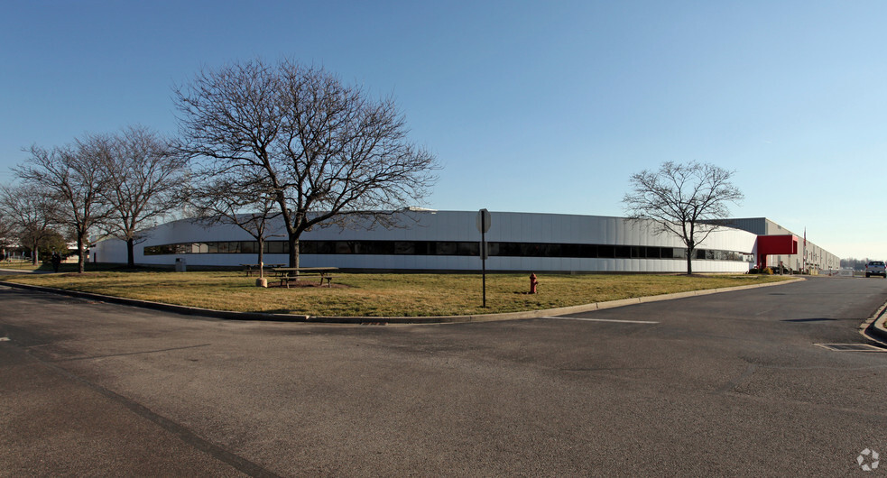 2105 E Kemper Rd, Cincinnati, OH for sale - Primary Photo - Image 1 of 1