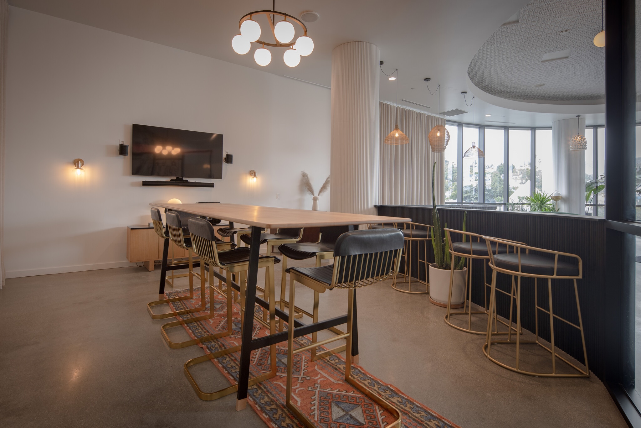 6801 Hollywood Blvd, Hollywood, CA to rent Interior Photo- Image 1 of 4