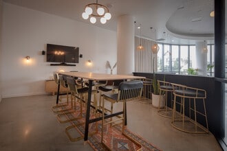 6801 Hollywood Blvd, Hollywood, CA to rent Interior Photo- Image 1 of 4