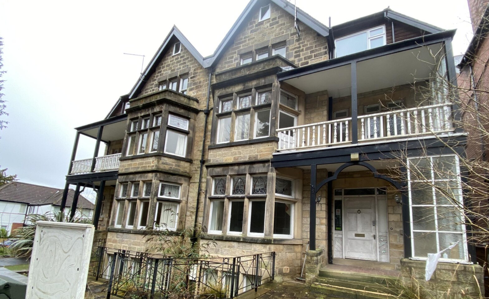 56-57 Harlow Moor Dr, Harrogate for sale Primary Photo- Image 1 of 1