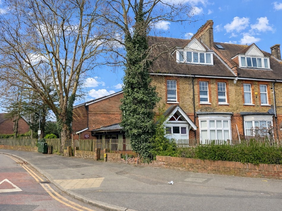 90 Hermon Hl, London for sale Primary Photo- Image 1 of 15