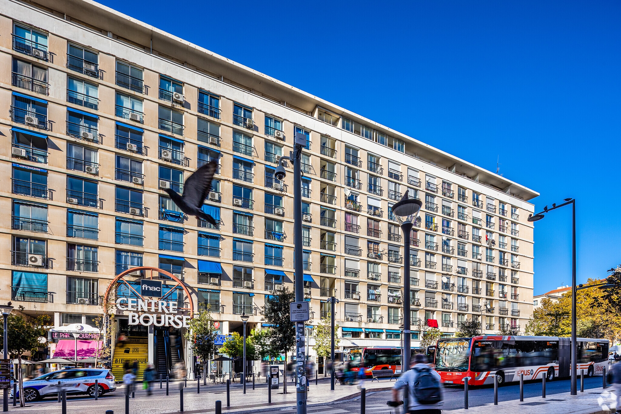 Office in Marseille to rent Building Photo- Image 1 of 2