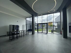 Office in Rosny-sous-Bois to rent Interior Photo- Image 2 of 8