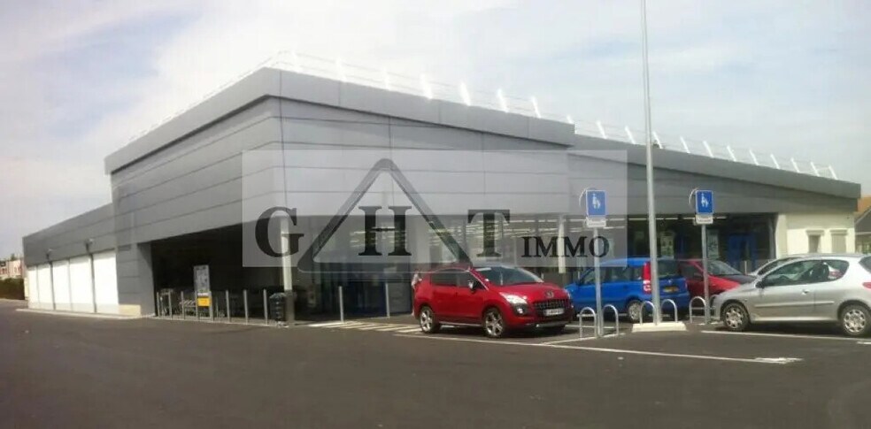 Retail in Mareuil-lès-Meaux to rent - Building Photo - Image 1 of 2