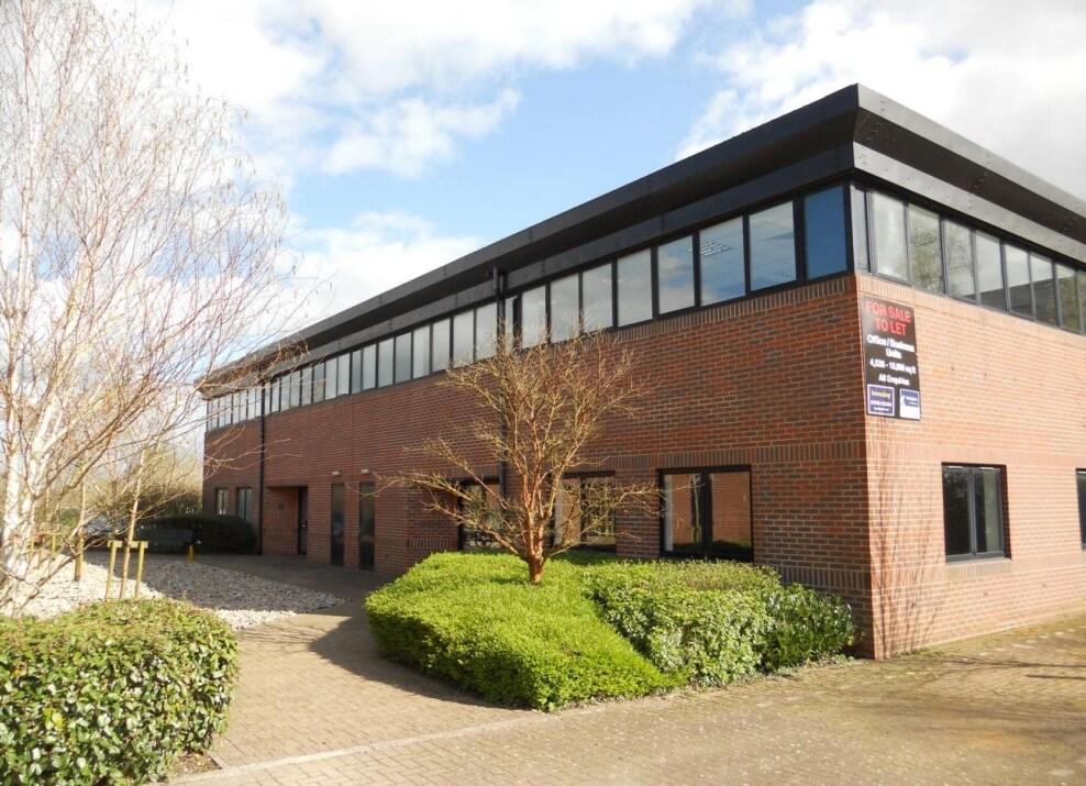 12-13 Binknoll Ln, Royal Wootton Bassett for sale Primary Photo- Image 1 of 1