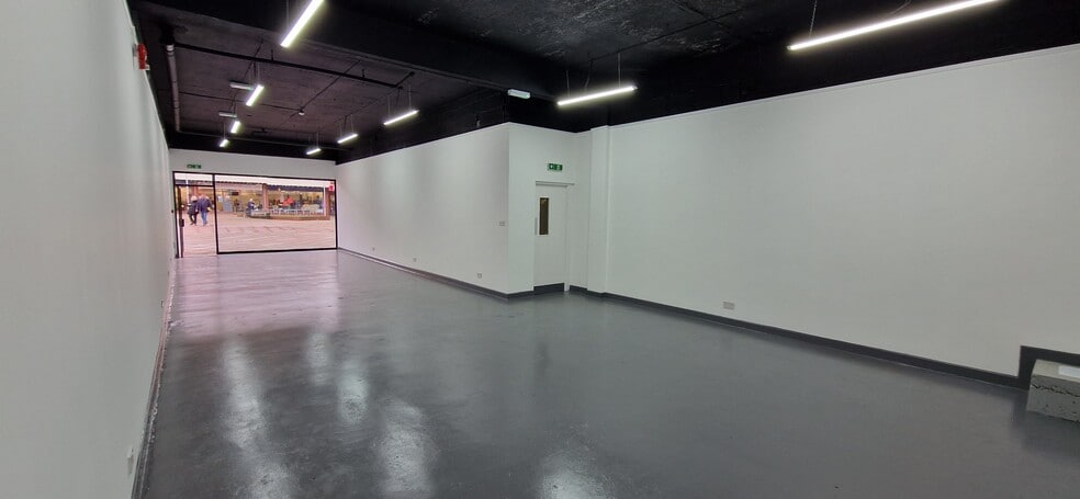 Moor St, Brierley Hill to rent - Interior Photo - Image 3 of 17