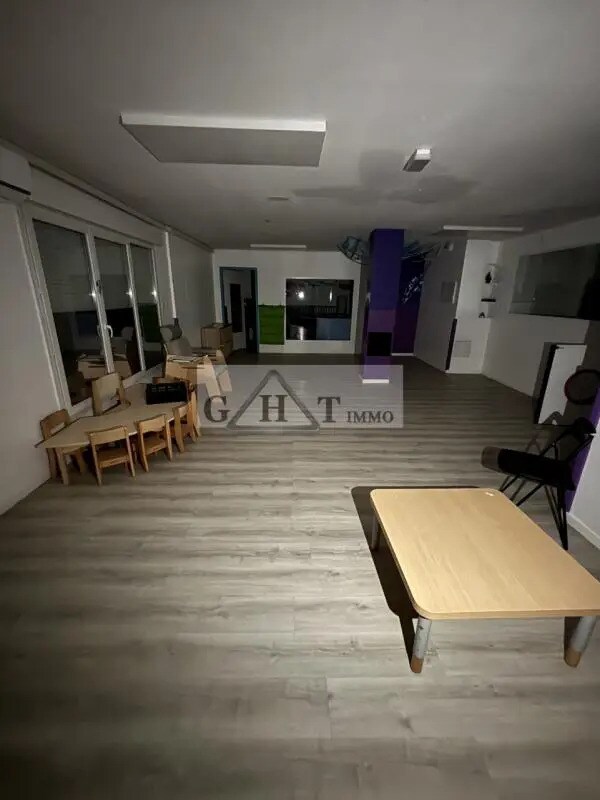 Location Commerce 133 m² - Photo 1