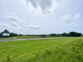 1395 TX-62 Hwy, Orange, TX for rent Building Photo- Image 1 of 37