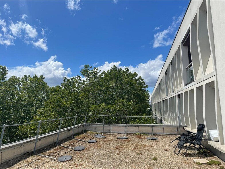 Office in Charenton-le-Pont to rent - Building Photo - Image 3 of 10