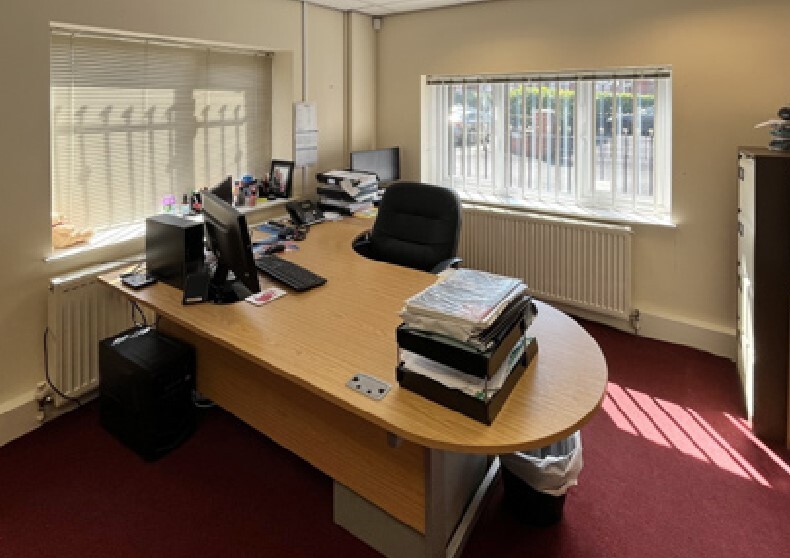 Wellington Grv, Stockport for sale - Interior Photo - Image 2 of 4