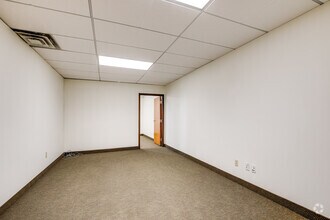 1955 University Ave W, Saint Paul, MN for rent Interior Photo- Image 2 of 5